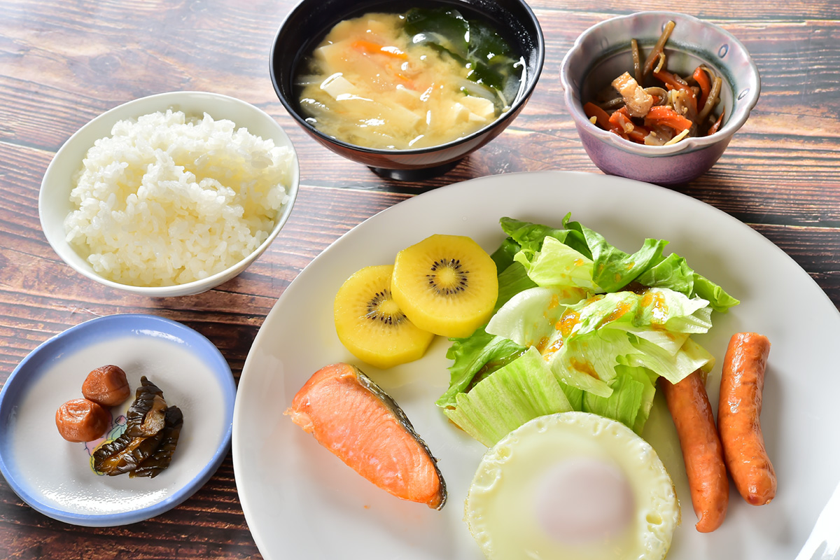 朝食
